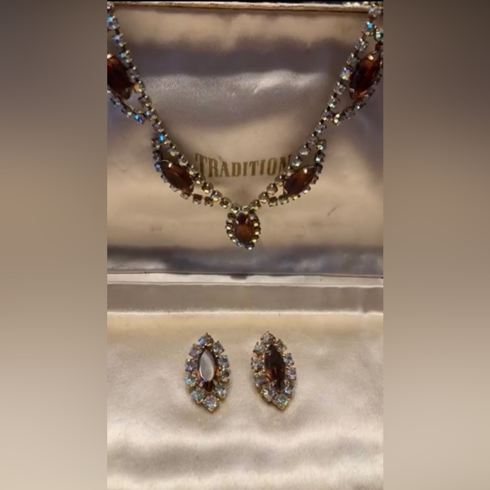 VTG Golden Chocolate Set